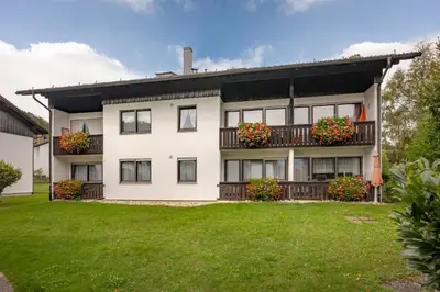 Ein Garten an der Unterkunft Neu renovierte Ferienwohnung F3