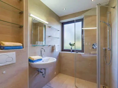 Ein Badezimmer in der Unterkunft Neu renovierte Ferienwohnung F3