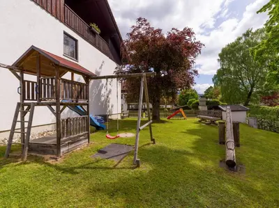 Ein Garten an der Unterkunft Neu renovierte Ferienwohnung F3