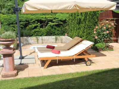Ein Garten an der Unterkunft Holiday Home in Hagrain mit Grill- Terrasse und Garten by Interhome