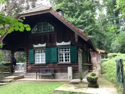 Ein Garten an der Unterkunft Holiday Home Forsthaus Chiemsee by Interhome