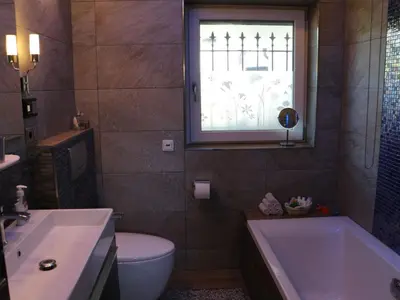 Ein Badezimmer in der Unterkunft Apartment Maisonette Deluxe by FeWo-Amperland by Interhome