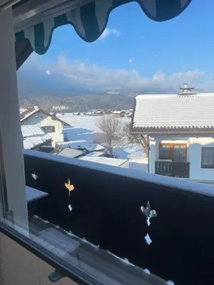 Ein allgemeiner Bergblick oder ein Berglick von der Ferienwohnung aus