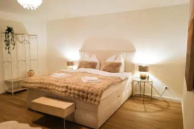 Ein Bett oder Betten in einem Zimmer der Unterkunft Spacious City Apartment Parking WiFi 6 Pax