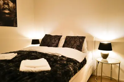 Ein Bett oder Betten in einem Zimmer der Unterkunft Spacious City Apartment Parking WiFi 6 Pax