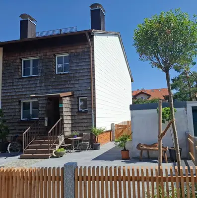 Das Gebäude in dem sich das Ferienhaus befindet