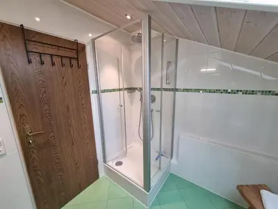 Ein Badezimmer in der Unterkunft Zugspitze 67 mit SAUNA in Farchant bei Garmisch-Partenkirchen