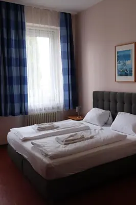 Ein Bett oder Betten in einem Zimmer der Unterkunft Restauration Schondorfer