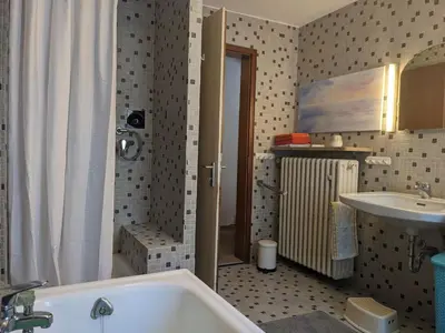 Ein Badezimmer in der Unterkunft Wohnen im Voralpenland