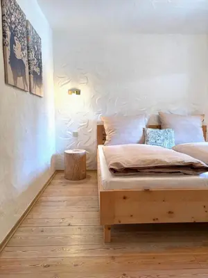 Ein Bett oder Betten in einem Zimmer der Unterkunft Zur Schmiede - AlpChalet EG in Kaltenbrunn
