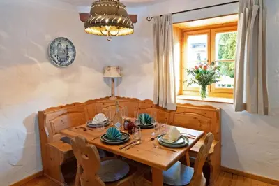 Ein Sitzbereich in der Unterkunft Zur Schmiede - AlpChalet EG in Kaltenbrunn