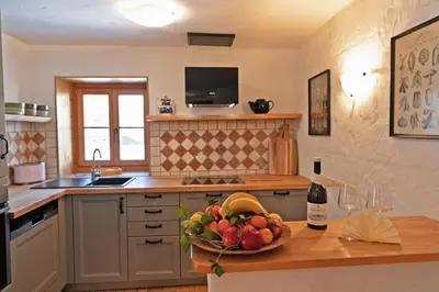 Küche/Küchenzeile in der Unterkunft Zur Schmiede - AlpChalet EG in Kaltenbrunn