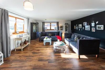 Ein Sitzbereich in der Unterkunft Ferienwohnung Lois *****