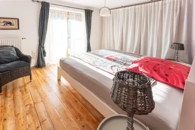 Ein Bett oder Betten in einem Zimmer der Unterkunft Ferienwohnung Lois *****