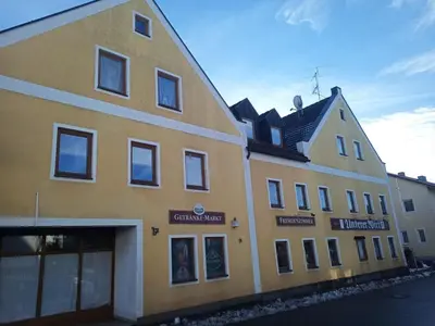 Das Gebäude in dem sich das Ferienhaus befindet