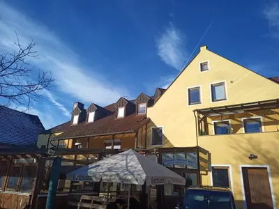 Das Gebäude in dem sich das Ferienhaus befindet