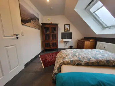 Ein Bett oder Betten in einem Zimmer der Unterkunft FRIDA - Dachpalais, nahe City, HBF und Wertach-Park
