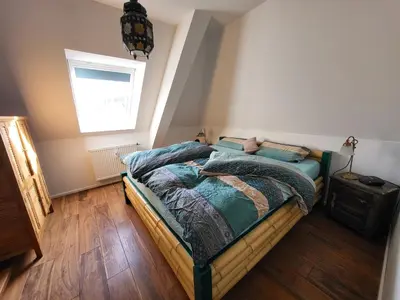Ein Bett oder Betten in einem Zimmer der Unterkunft FRIDA - Dachpalais, nahe City, HBF und Wertach-Park