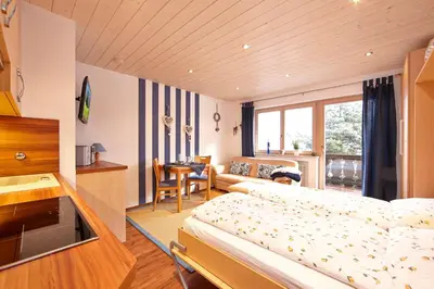 Ein Bett oder Betten in einem Zimmer der Unterkunft Frickenblick Lounge & Sauna
