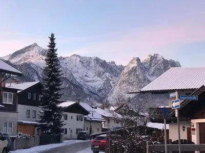 Ein allgemeiner Bergblick oder ein Berglick von der Ferienwohnung aus