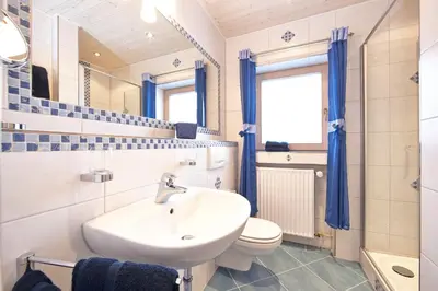 Ein Badezimmer in der Unterkunft Frickenblick Lounge & Sauna