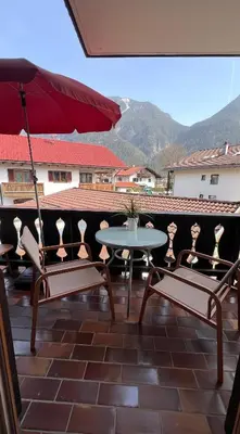 Ein allgemeiner Bergblick oder ein Berglick von der Ferienwohnung aus