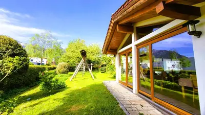 Ein Garten an der Unterkunft Ferienwohnungen Hörterer | Chiemgau Karte