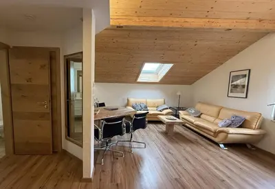 Ein Sitzbereich in der Unterkunft Ferienwohnung Kramerblick Marienplatz