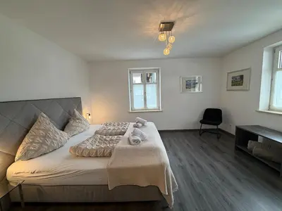 Ein Bett oder Betten in einem Zimmer der Unterkunft Ferienwohnung Marienplatz