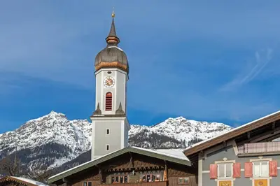 Ein allgemeiner Bergblick oder ein Berglick von der Ferienwohnung aus