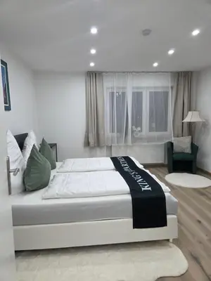 Ein Bett oder Betten in einem Zimmer der Unterkunft Kings Apartments