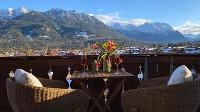 Ein allgemeiner Bergblick oder ein Berglick von der Ferienwohnung aus
