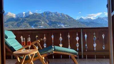 Ein allgemeiner Bergblick oder ein Berglick von der Ferienwohnung aus