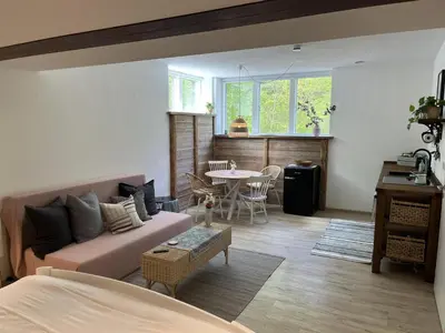 Ein Sitzbereich in der Unterkunft Ferienwohnung am Kienbach