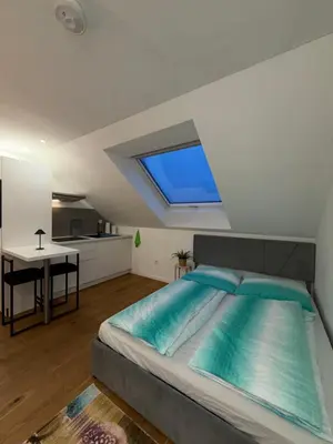 Ein Bett oder Betten in einem Zimmer der Unterkunft Modernes Dachgeschoss