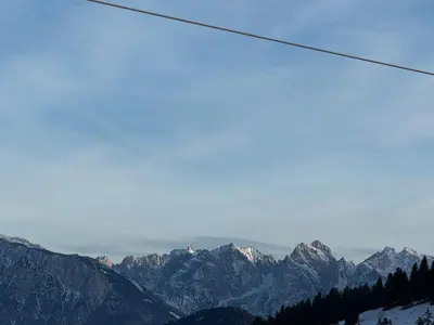 Ein allgemeiner Bergblick oder ein Berglick von der Ferienwohnung aus