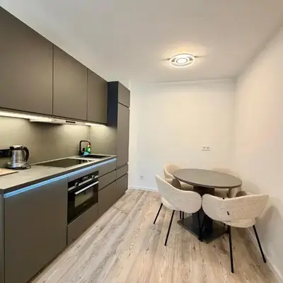 GG Apartment 8