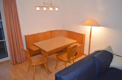 Ein Sitzbereich in der Unterkunft Ruhige Ferienwohnung in Bad Wiessee