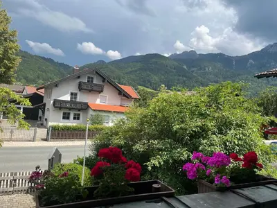 Ein allgemeiner Bergblick oder ein Berglick von der Ferienwohnung aus