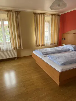 Ein Bett oder Betten in einem Zimmer der Unterkunft Landgasthof Neuwirt Seeon