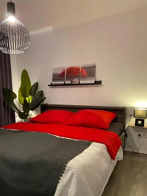 Ein Bett oder Betten in einem Zimmer der Unterkunft Top möblierte 2-Zimmer Wohnung, Zentrum Vilsbiburg, Sonniger Balkon, Garage, WLAN