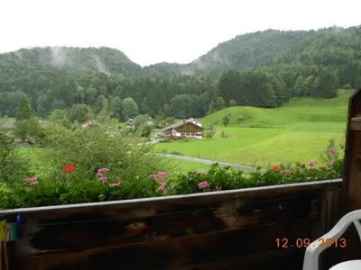 Ein allgemeiner Bergblick oder ein Berglick von der Ferienwohnung aus