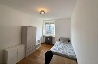 Ein Bett oder Betten in einem Zimmer der Unterkunft Wohnung mit mehreren Zimmern im Schlachthofquartier - Ideal für Monteure