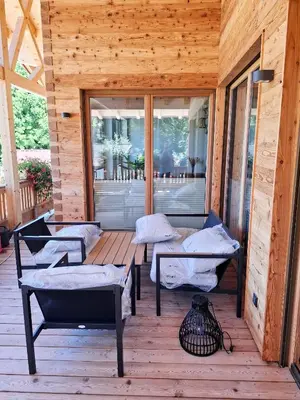 Ein Balkon oder eine Terrasse in der Unterkunft Moderne 4-Zimmer Ferienwohnung, Nähe Tegernsee