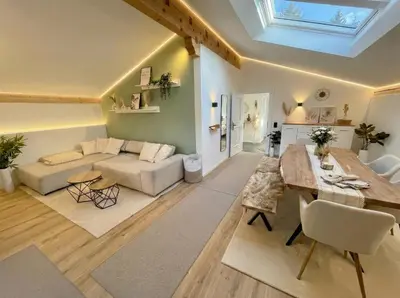 Ein Sitzbereich in der Unterkunft Scandinavian Alpine Lodge nahe Tegernsee - stilvoll & ruhig