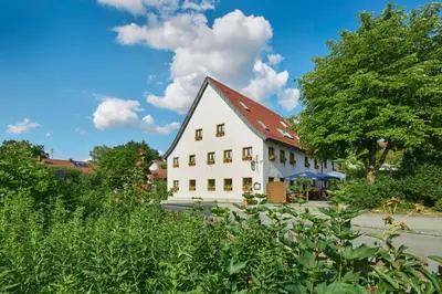Das Gebäude in dem sich das Gasthaus befindet