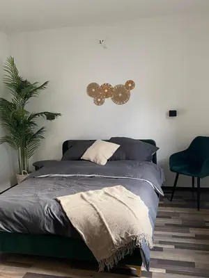 Ein Bett oder Betten in einem Zimmer der Unterkunft Modern & cozy 4-room apartment with charm