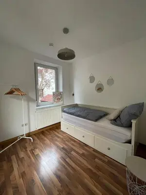 Ein Bett oder Betten in einem Zimmer der Unterkunft Modern & cozy 4-room apartment with charm