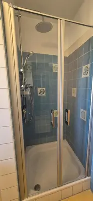 Ein Badezimmer in der Unterkunft Ferienwohnung Lichtblick Oberbayern, sonnig, Bergblick, großer Balkon