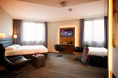 Ein Bett oder Betten in einem Zimmer der Unterkunft Moxy Munich Airport